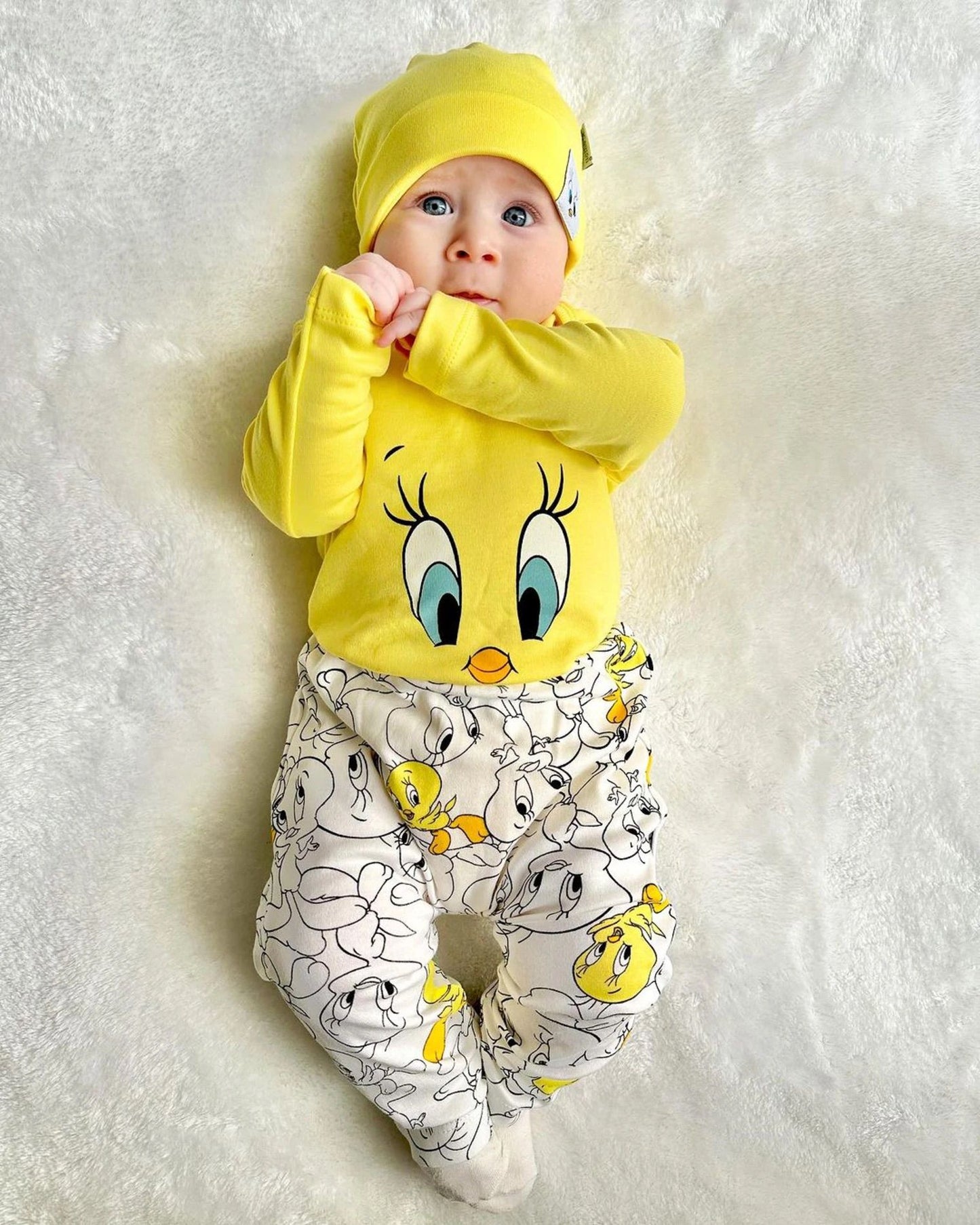 Baby-Outfit-Set – Gelber Aufdruck mit Motiven